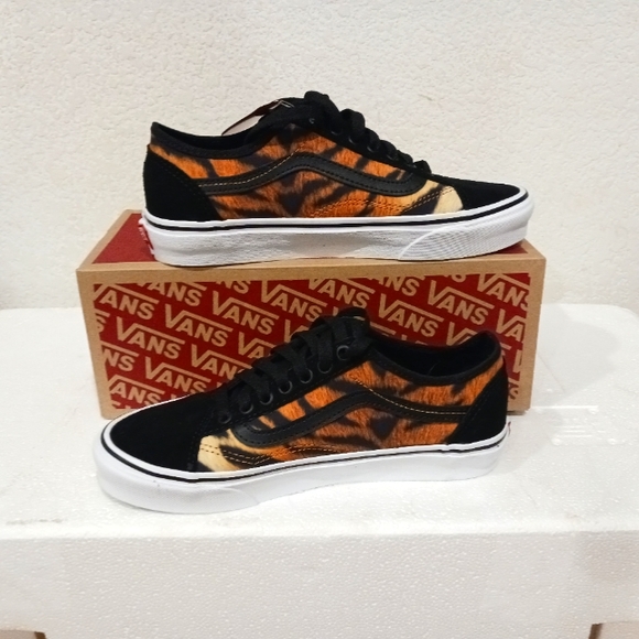 Vans - Picture 2 of 4